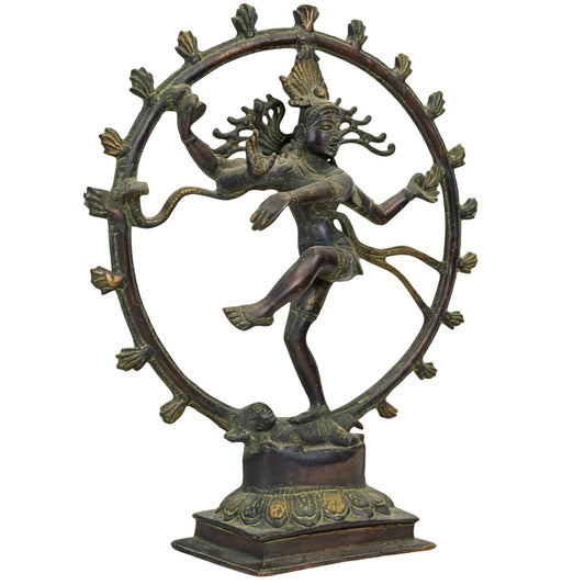 Statue népalaise en bronze faite à la main représentant le danseur cosmique Shiva Nataraja auréolé de flammes.