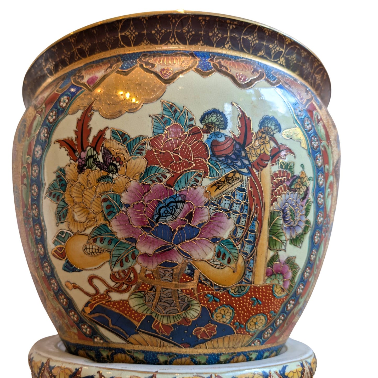 Exclusive Japanese vase ideal for styling a stately hall or entrance.