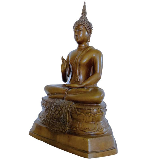 Thai Buddha in bronze with a classic form and a calm appearance