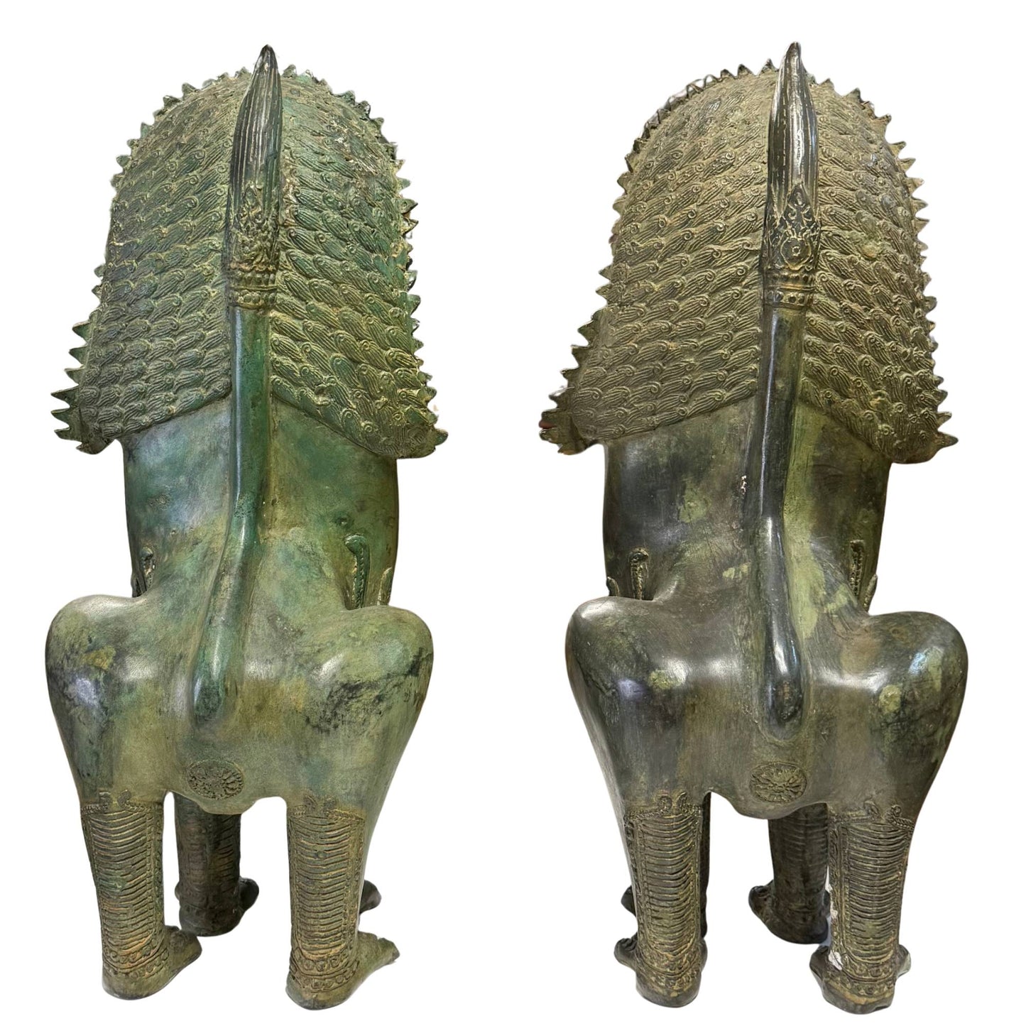 Showpiece from the 1stbuddha collection: a set of very old bronze Singha lions