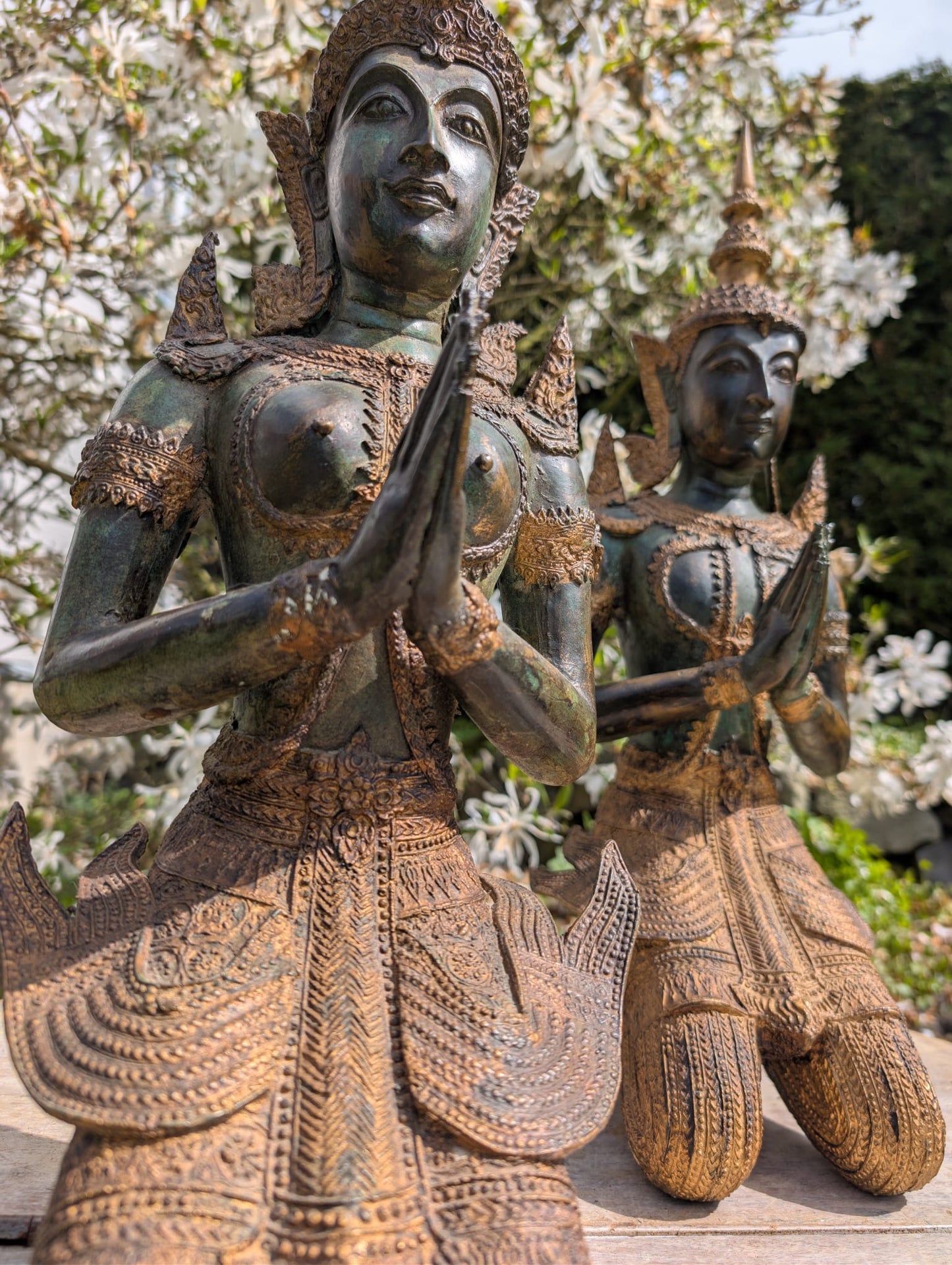 Thai bronze temple guardians – kneeling couple – Lot 433
