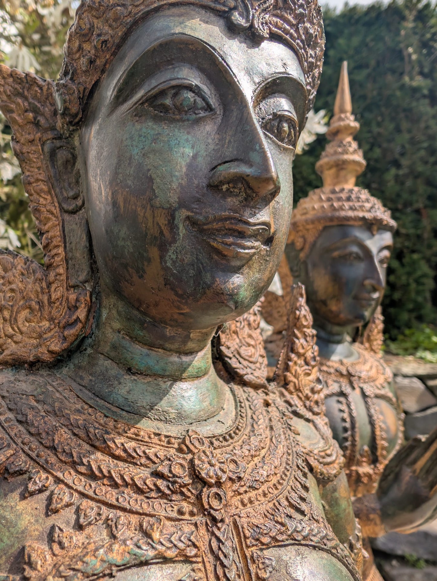 Thai bronze temple guardians – kneeling couple – Lot 433