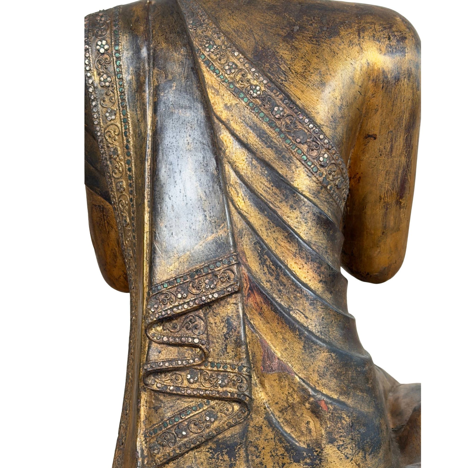 Reverse side of the wooden Sariputta statue with two-tone hmangazi mirror glass and dark brown thit-si lacquer patina on the robe.