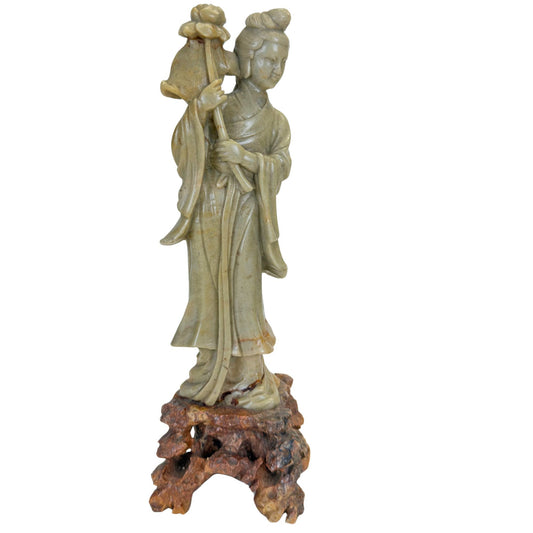 Vooraanzicht van een antiek 18e-eeuws houten tempelpaneel met de godin Lakshmi uit Zuid-India.