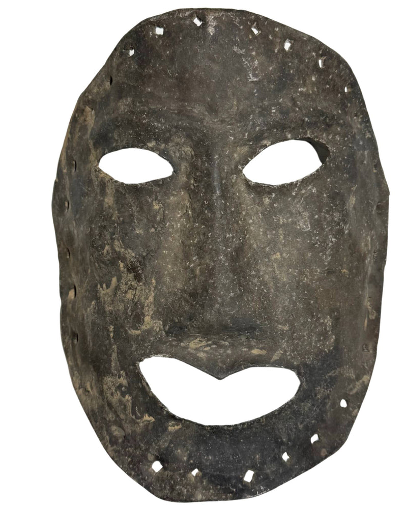 Décoration murale : Masque de chaman antique rare en métal martelé – Région himalayenne – vers 1900