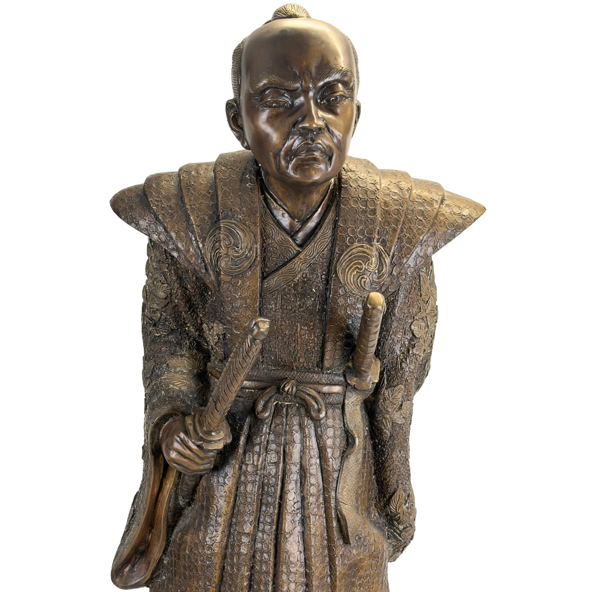 Monumental antique Japanese bronze statue of a Samurai warlord in ceremonial Kamishimo attire from the Meiji period.