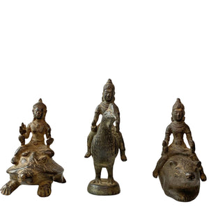 Ensemble de statues antiques en bronze du sud de l'Inde - Vishnu Kurma, Murugan et Ganesha - vers 1900