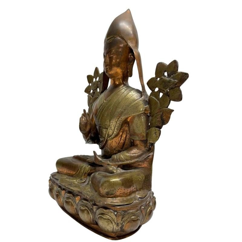 Antique lama from the Gelug tradition, made of fire-gilded bronze