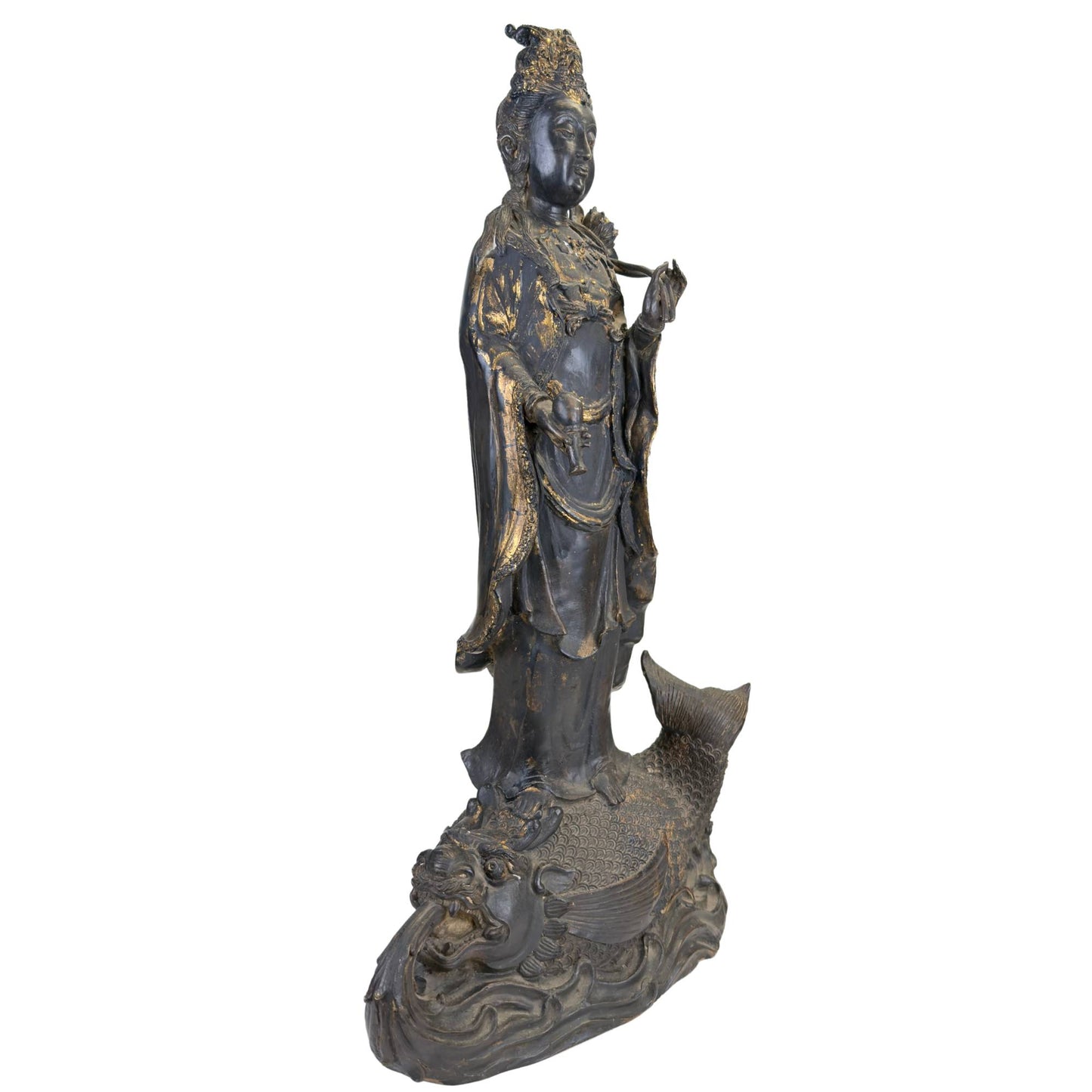 Antique Guanyin based on dragonfish water, crafted in lacquered wood with remnants of old gilding.