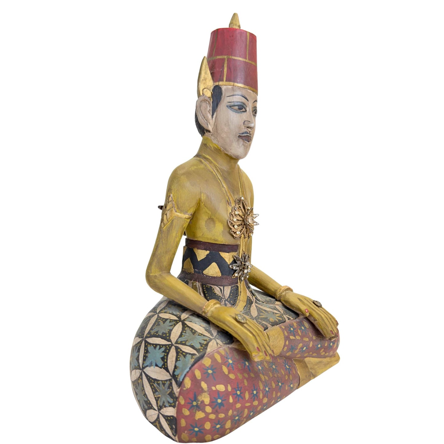 The Loro Blonyo set symbolizes the goddess Dewi Sri and Raden Sadono.