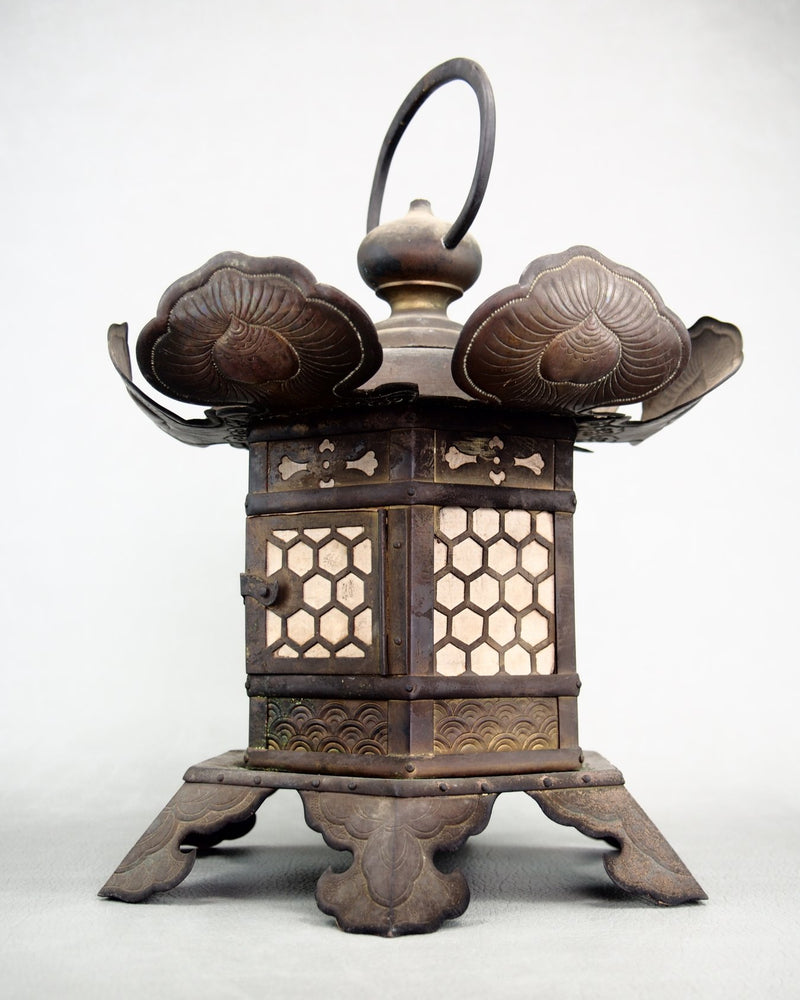 Lanterne de temple japonaise antique en bronze de qualité muséale (Tsuru-doro) - vers 1875