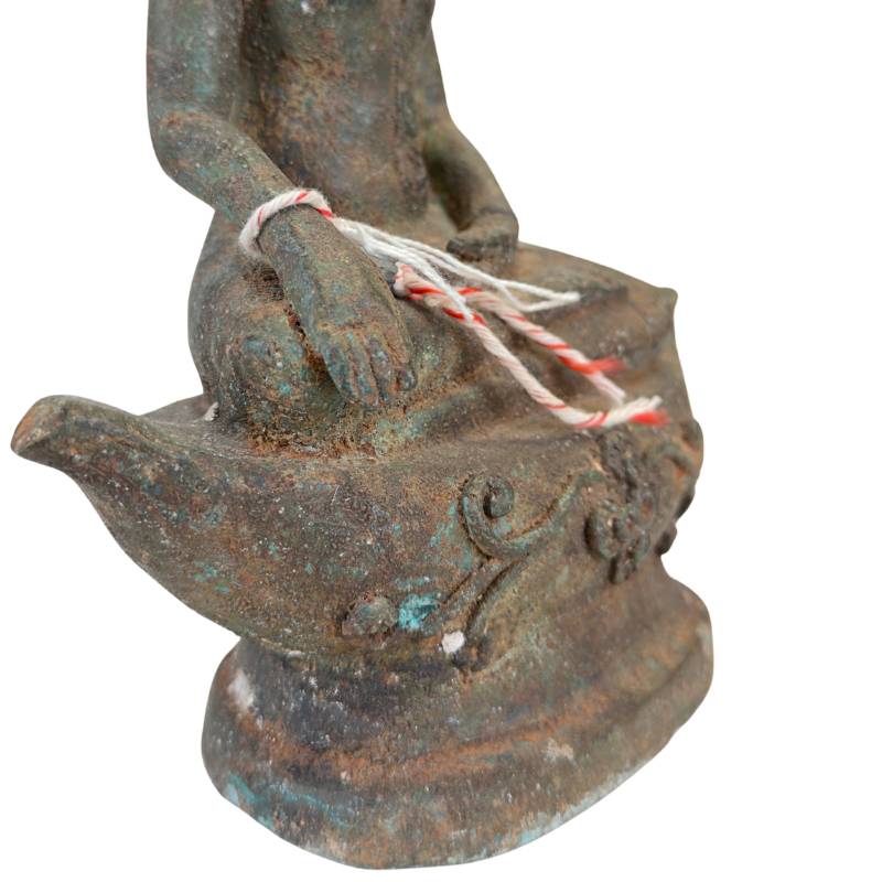 Antique Thai Buddha of bronze with lotus base detail