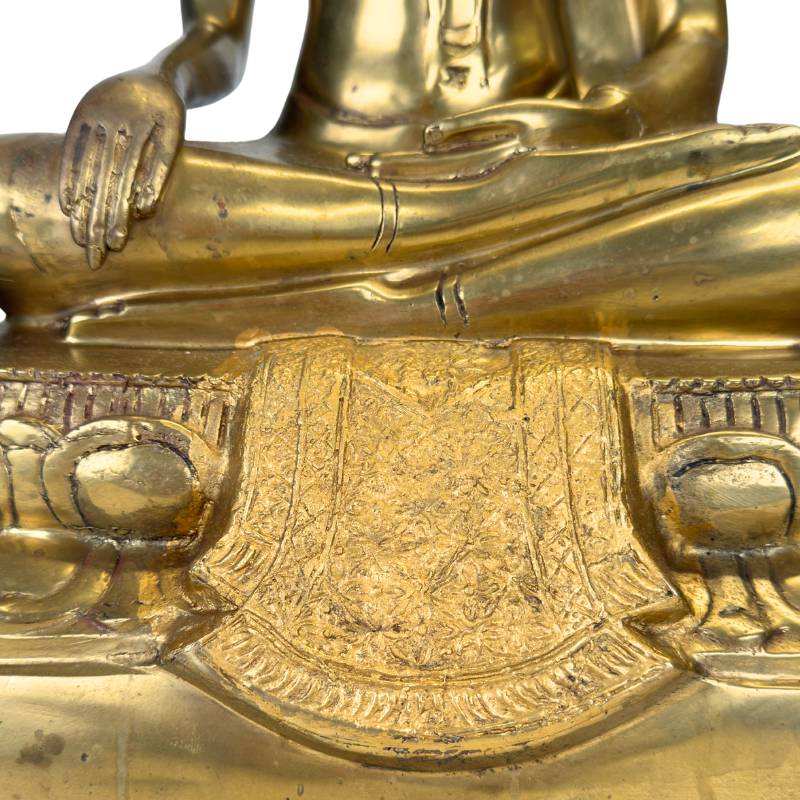 The deep, warm sheen of the authentic 19th-century fire-gilded finish.