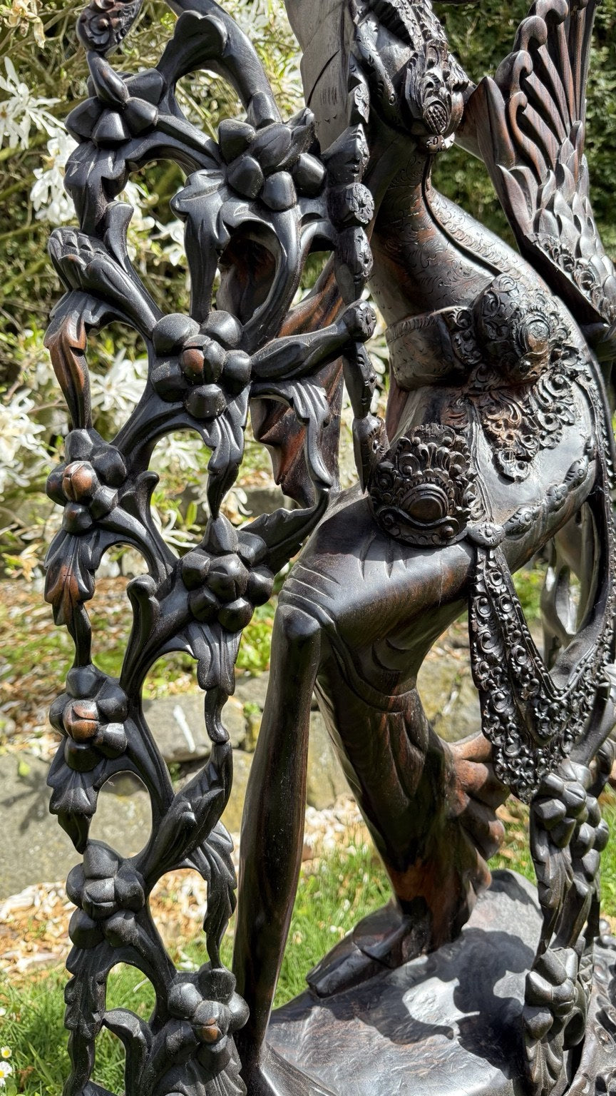 Monumental Balinese Coromandel Statue – 137 cm – Pita Maha Style