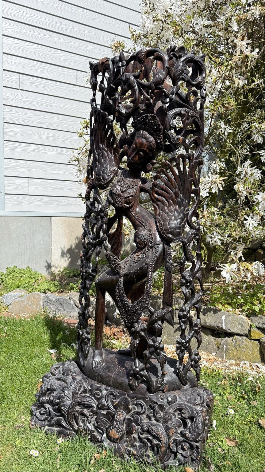 Monumental Balinese Coromandel Statue – 137 cm – Pita Maha Style