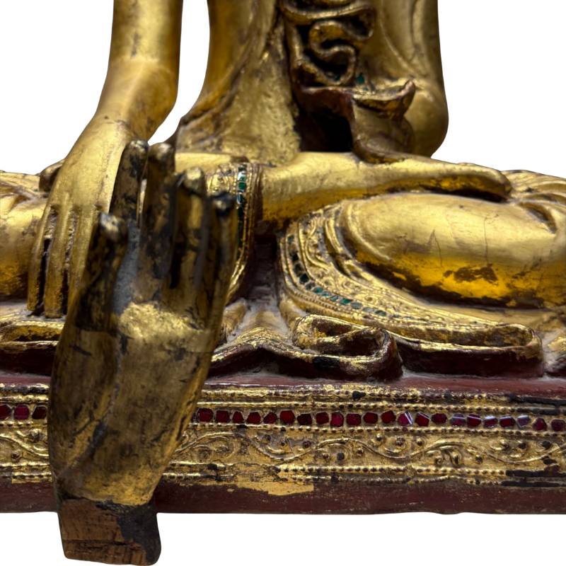 Buddha statue in an earth-touching posture as a sign of steadfastness and enlightenment