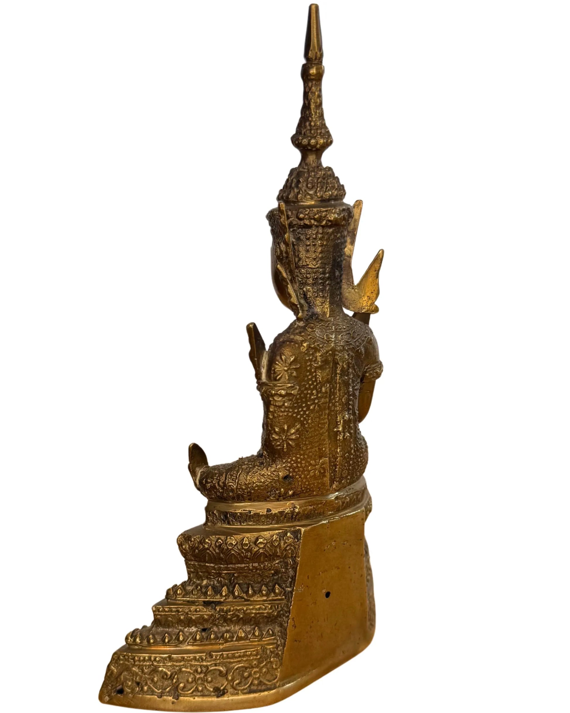 Gold-colored bronze Buddha statue suitable for interior and meditation