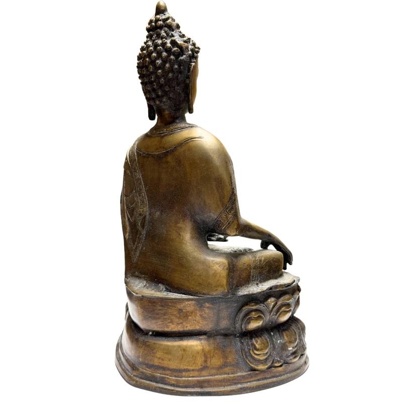 Nepalees Boeddhabeeld in bhumisparsha mudra met bedelkom in de linkerhand