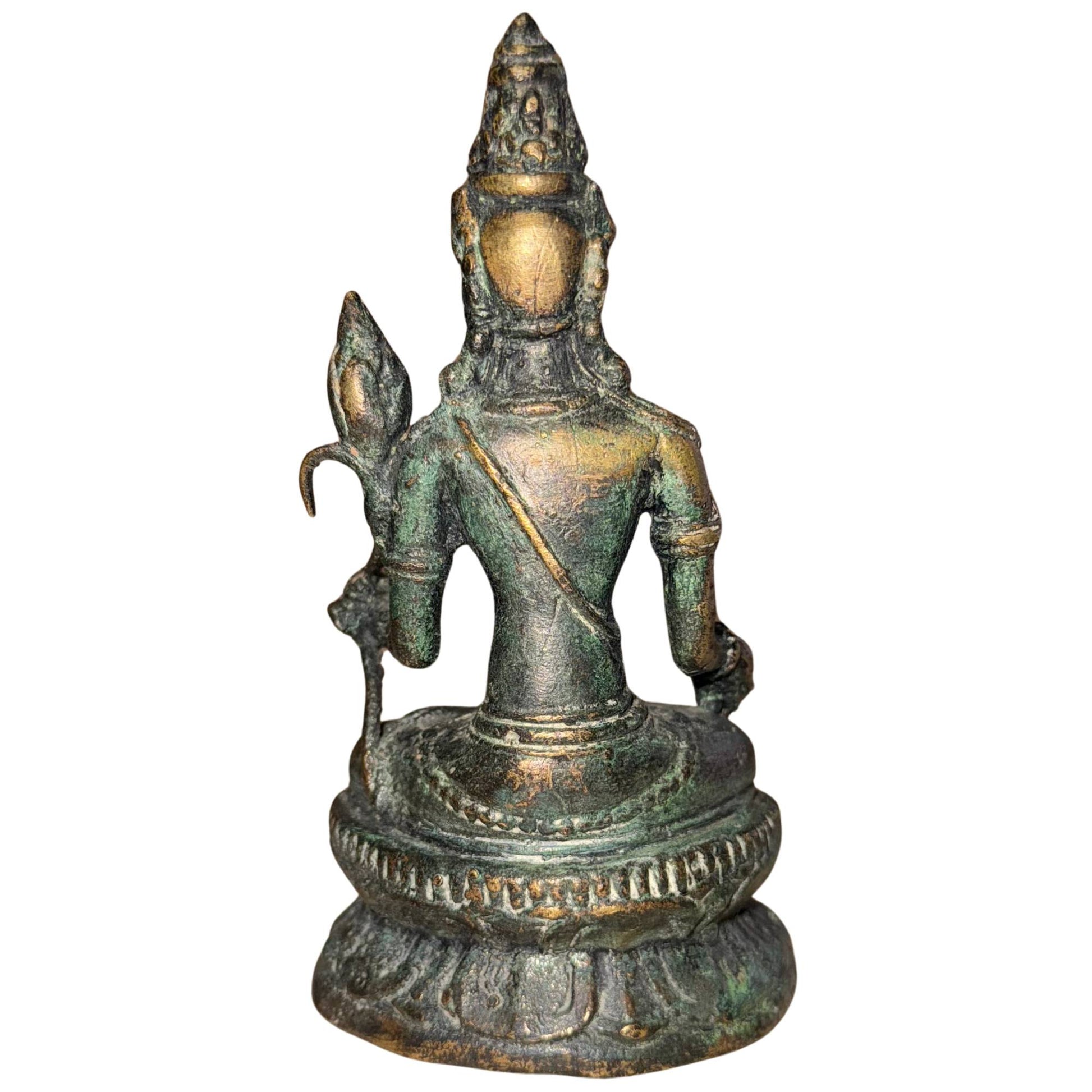 Bronze Avalokiteshvara with green oxidation and traditional hollow casting structure