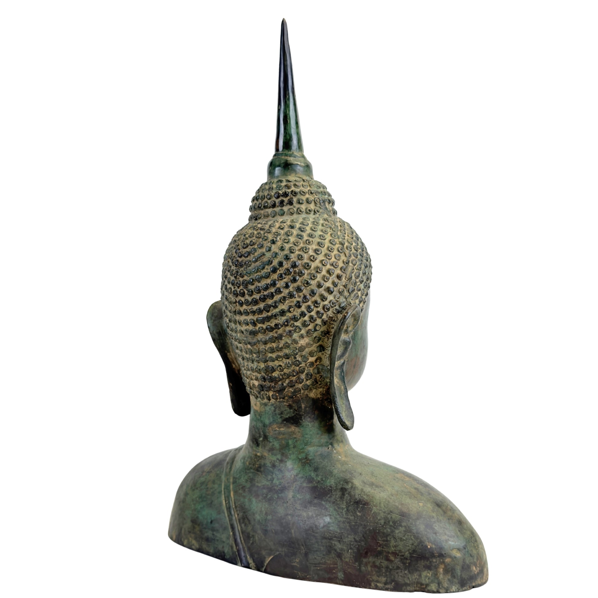 Achterzijde van een bronzen Boeddhabuste uit Thailand in Sukhothai-stijl.