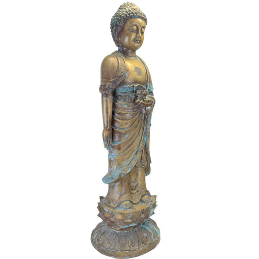 Linkerzijde van een staande bronzen Medicijnboeddha met natuurlijke koperpatina.