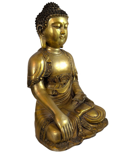 Solid Chinese Buddha statue of gilded bronze with a weight of 6.4 kg.