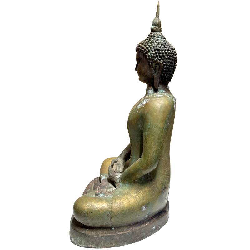 Chinese Imperial Buddha statue in bronze with closed base