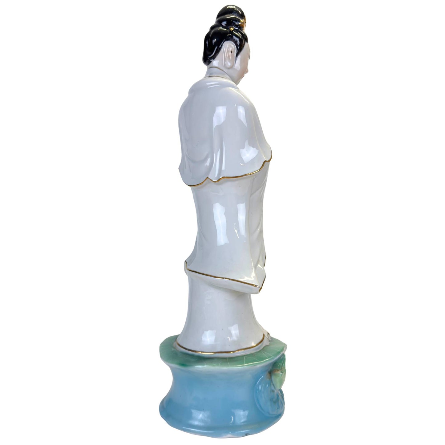 Detail of the Chinese goddess of compassion in high-quality porcelain and gold.