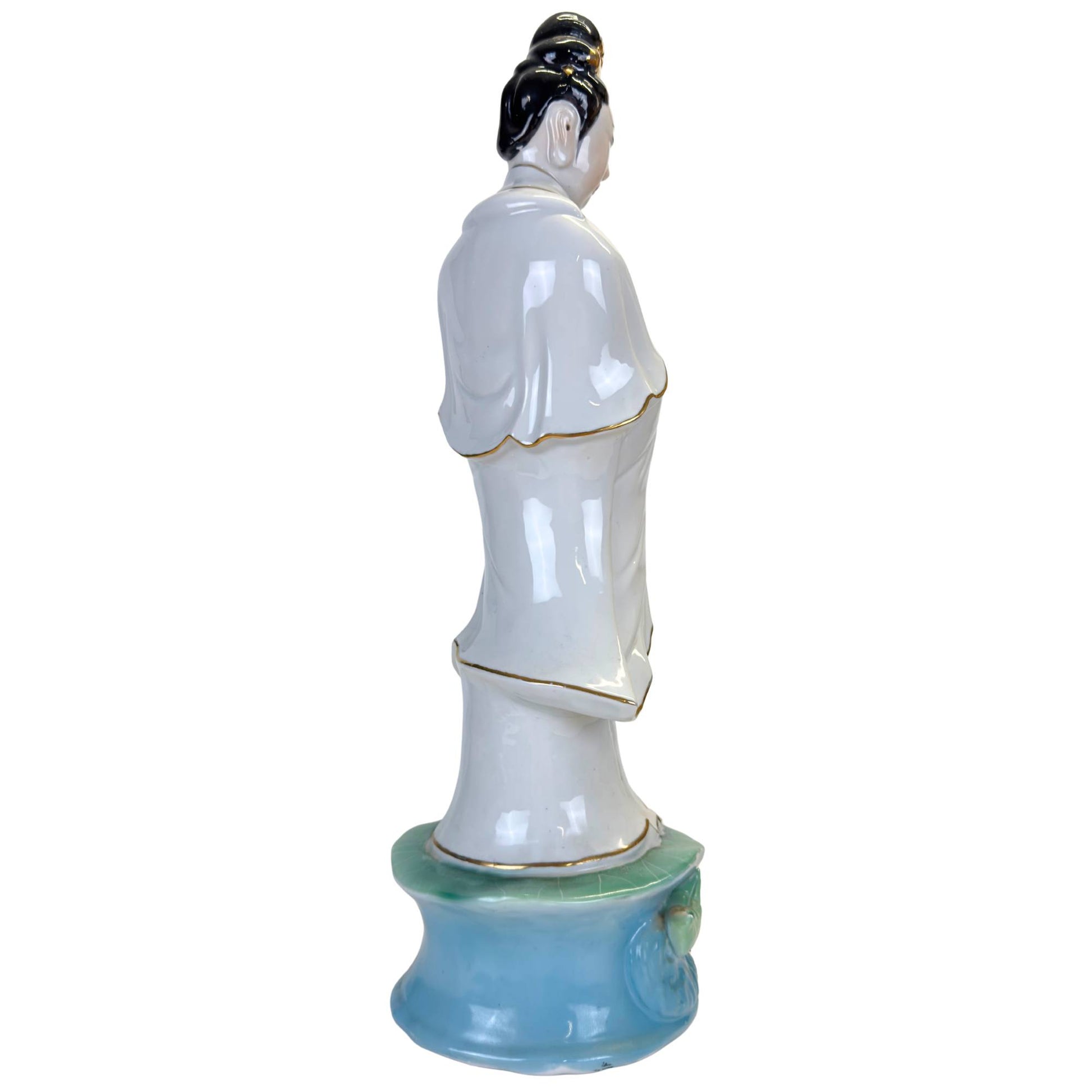 Detail of the Chinese goddess of compassion in high-quality porcelain and gold.