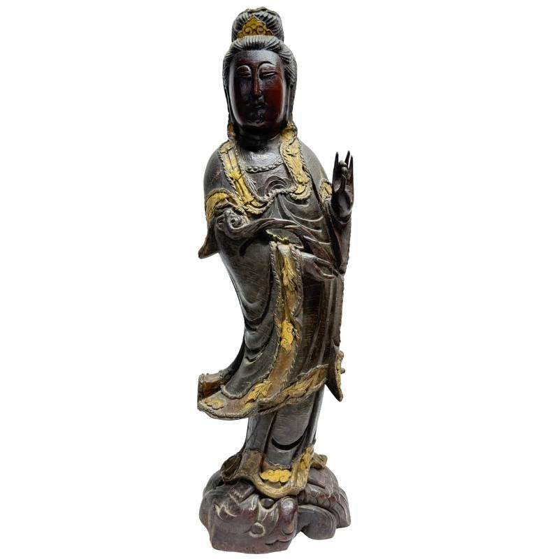 Guanyin en bois de Chine avec des restes de feuilles d'or – fin de la période Qing