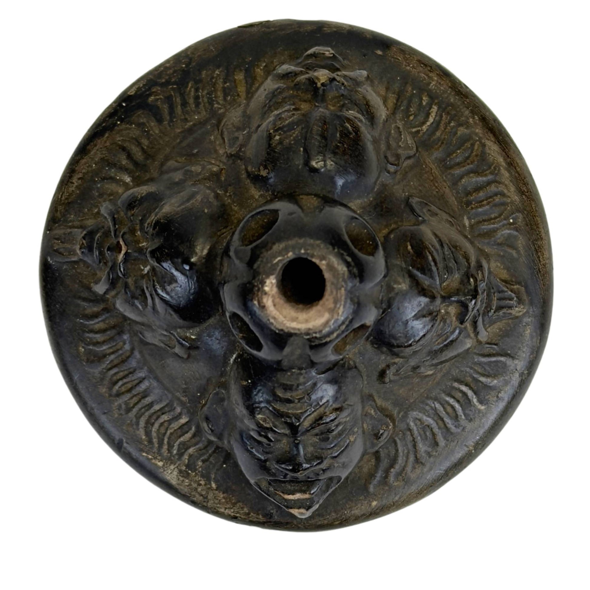 Original lid with masks on Belgian dragon pot