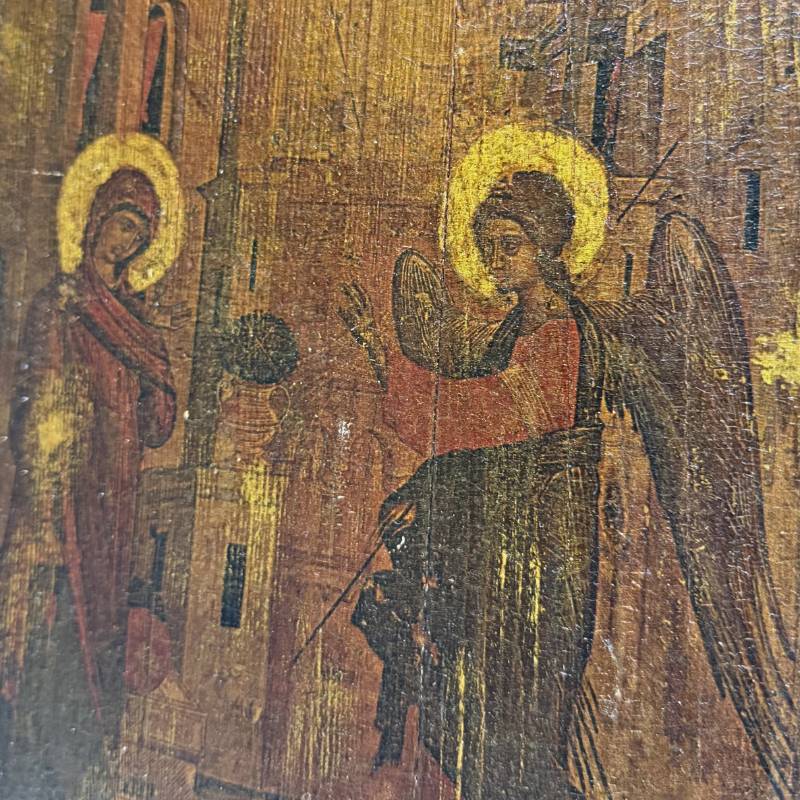 Detail of an Orthodox Annunciation icon with gilded halos and traditional post-Byzantine painting technique.