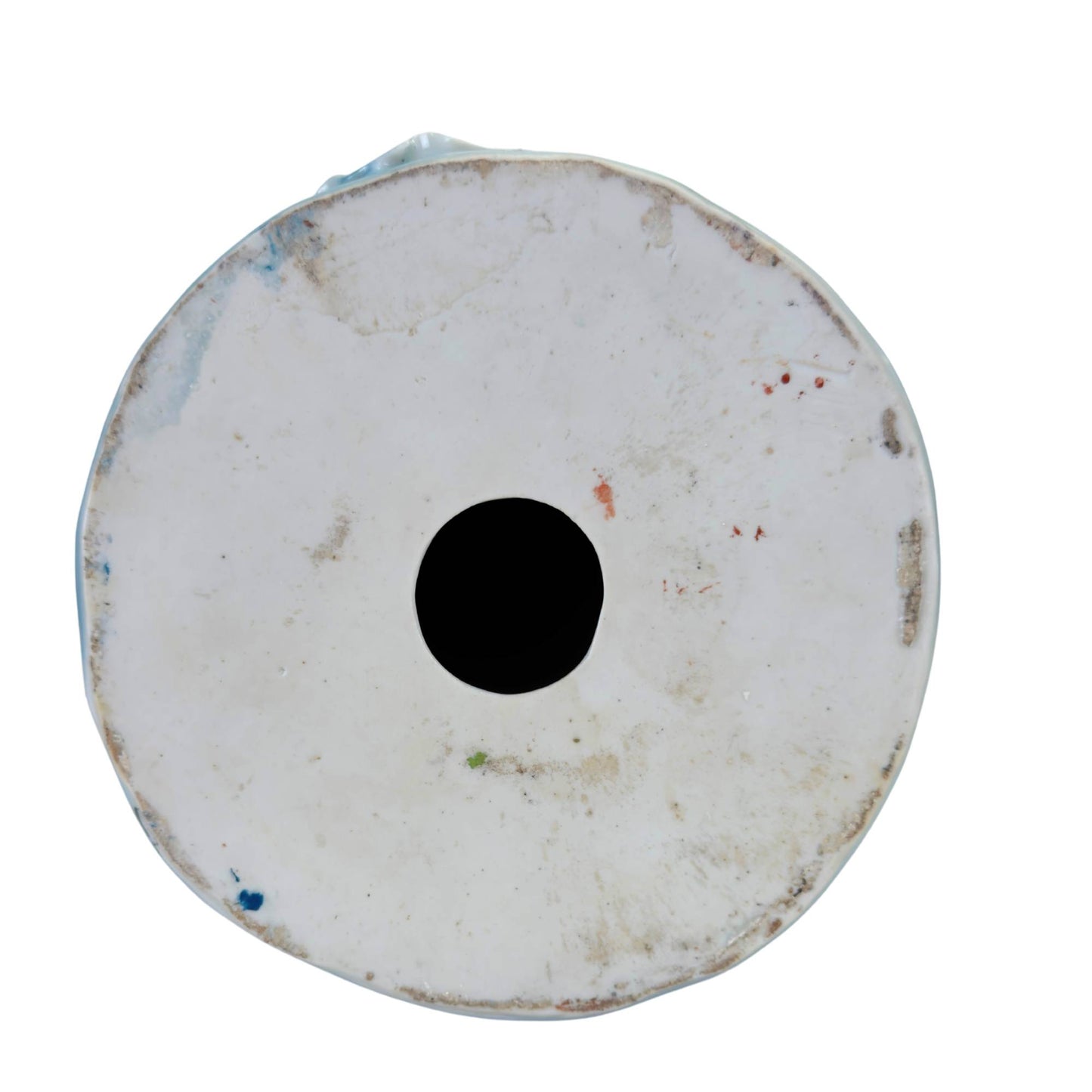 Exclusive Oriental porcelain artwork in white and gold, a symbol of luxury and peace.