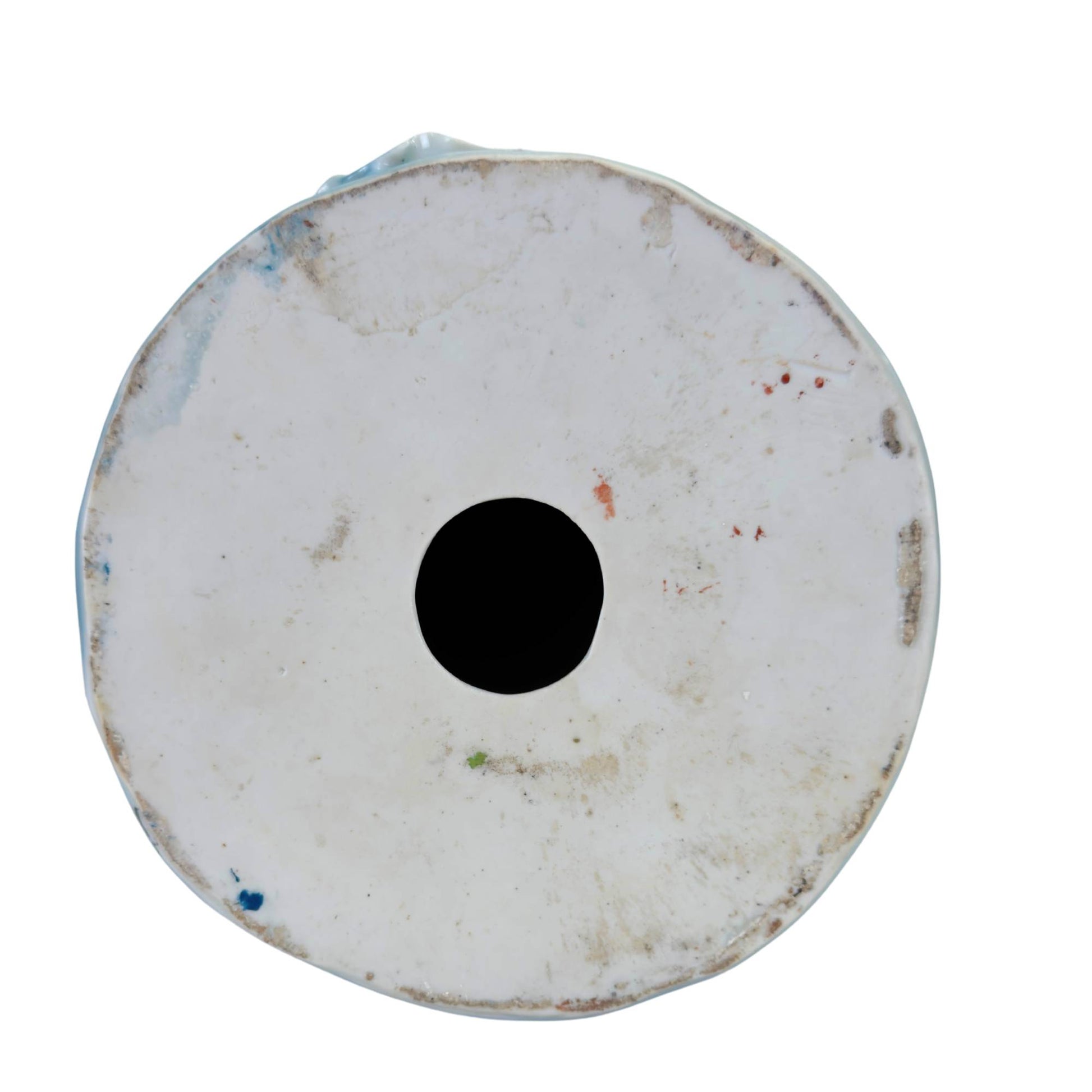 Exclusive Oriental porcelain artwork in white and gold, a symbol of luxury and peace.