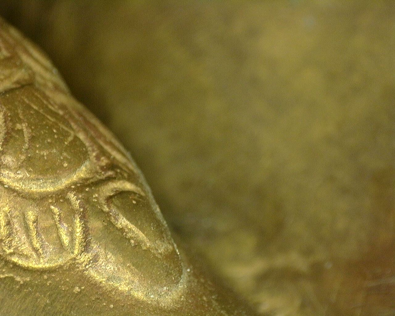 Microscopic brush and polishing marks of the original finish under the fire gilding.