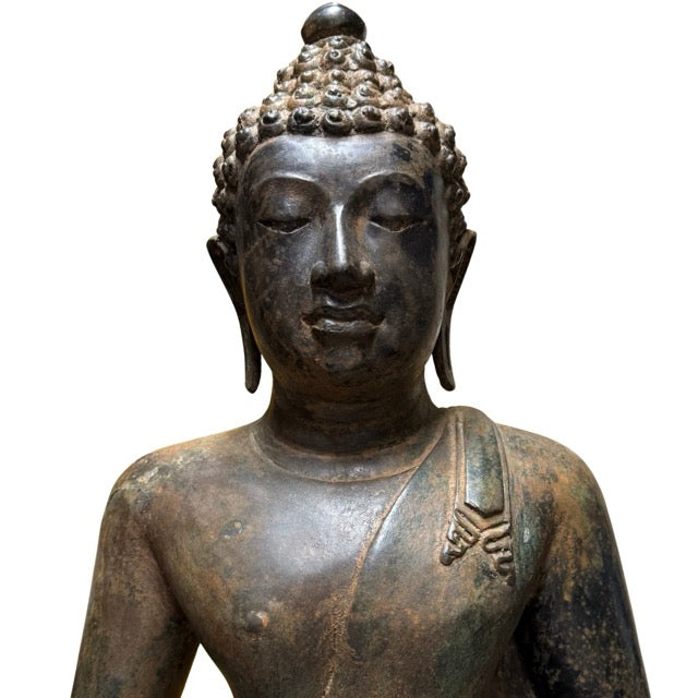 Large Buddha statue for the interior with a serene appearance and strong presence