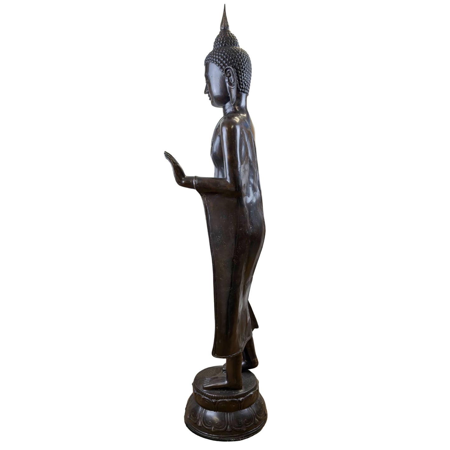 Large bronze Buddha statue as a statement for the interior