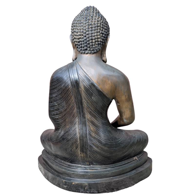 Large Buddha in bronze according to the Theravada tradition