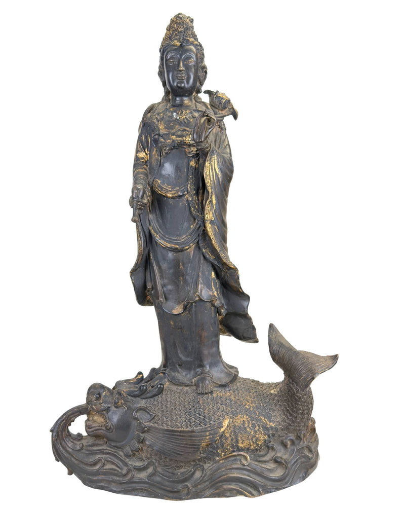 Une grande statue de Guanyin d'Asie orientale datant de la première moitié du XXe siècle