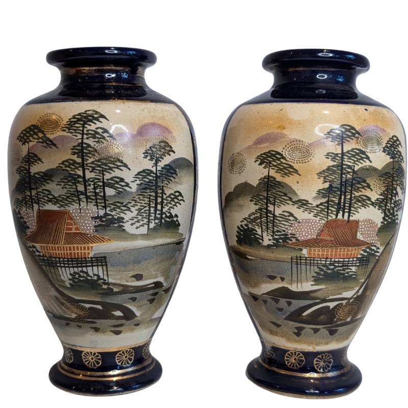 Large antique Satsuma vase with a detailed depiction of Geishas in a Japanese landscape