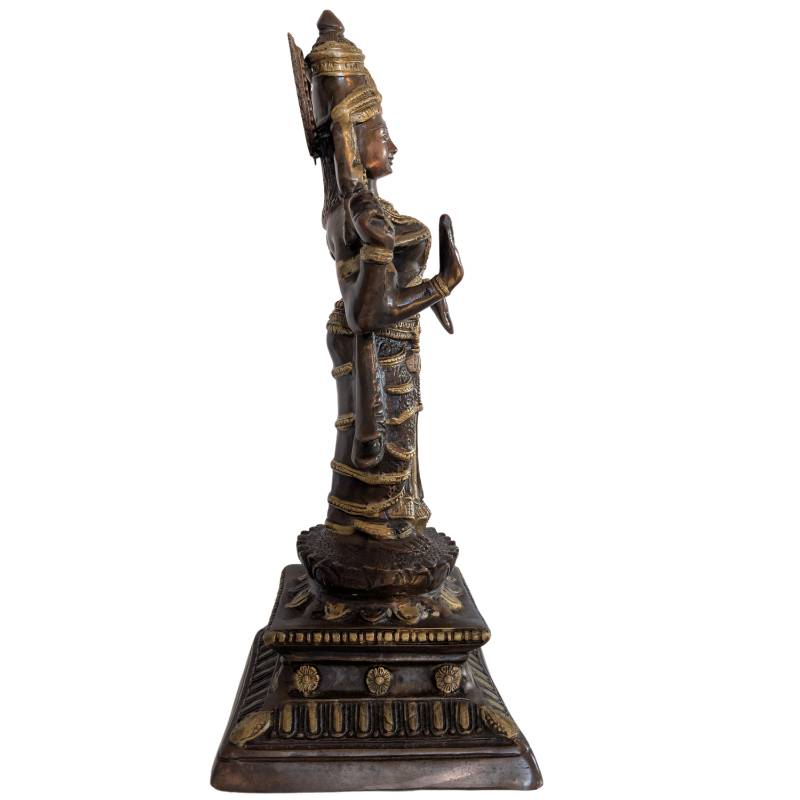Hindu goddess Lakshmi bronze statue South India lotus