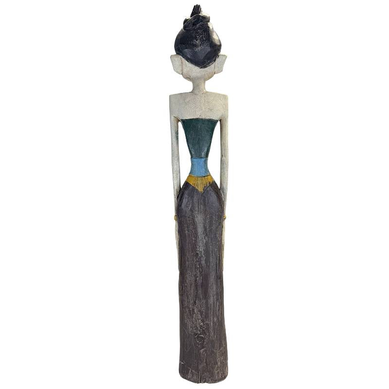 Sculptures with a high mass-to-volume ratio through the use of premium old wood.