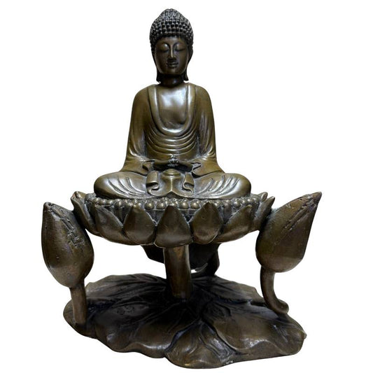 Massief bronzen Boeddha op lotusbasis als symbool voor rust, meditatie en innerlijke balans