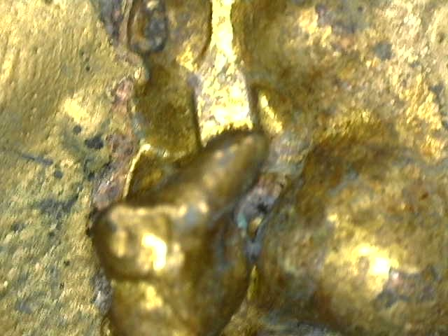 Microscopisch detail van historische vergulding op Japanse bronzen Boeddha