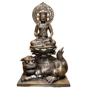 Statue monumentale en bronze de Wenshu Pusa sur lion – Bodhisattva Manjushri chinois – Fin de la dynastie Qing / Début de la République – 94,5 cm