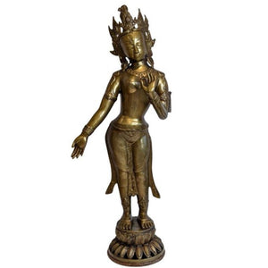 Tara debout népalaise en bronze doré au feu sur un socle en forme de lotus, XVIIIe-début XIXe siècle