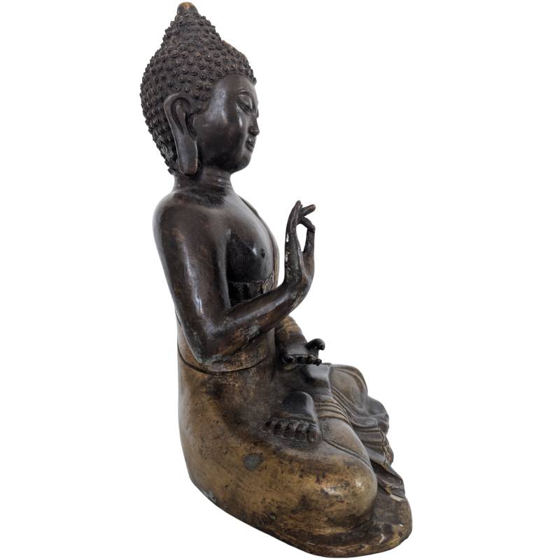 Chinese Buddha statue from the Qing period, hand-cast in bronze