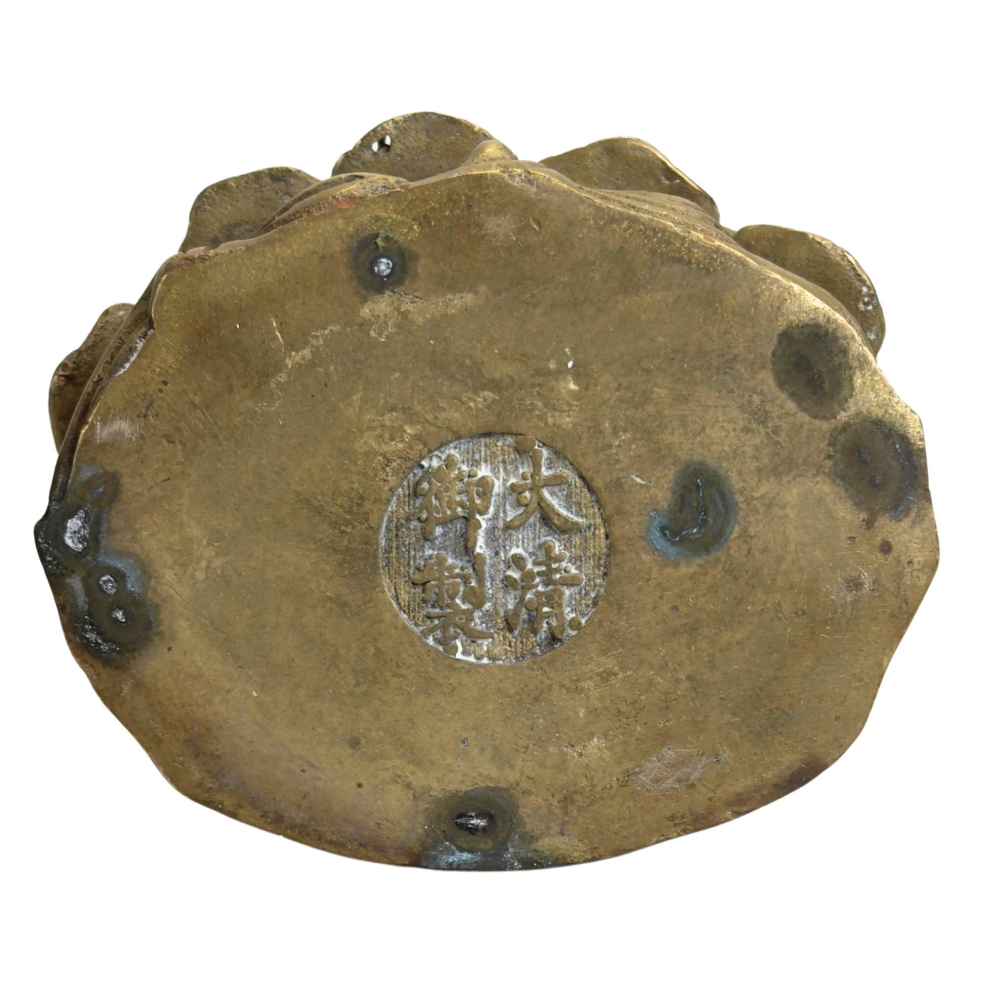 Bottom of bronze Buddha statue with four-character Qing mark Da Qing Yu Zhi