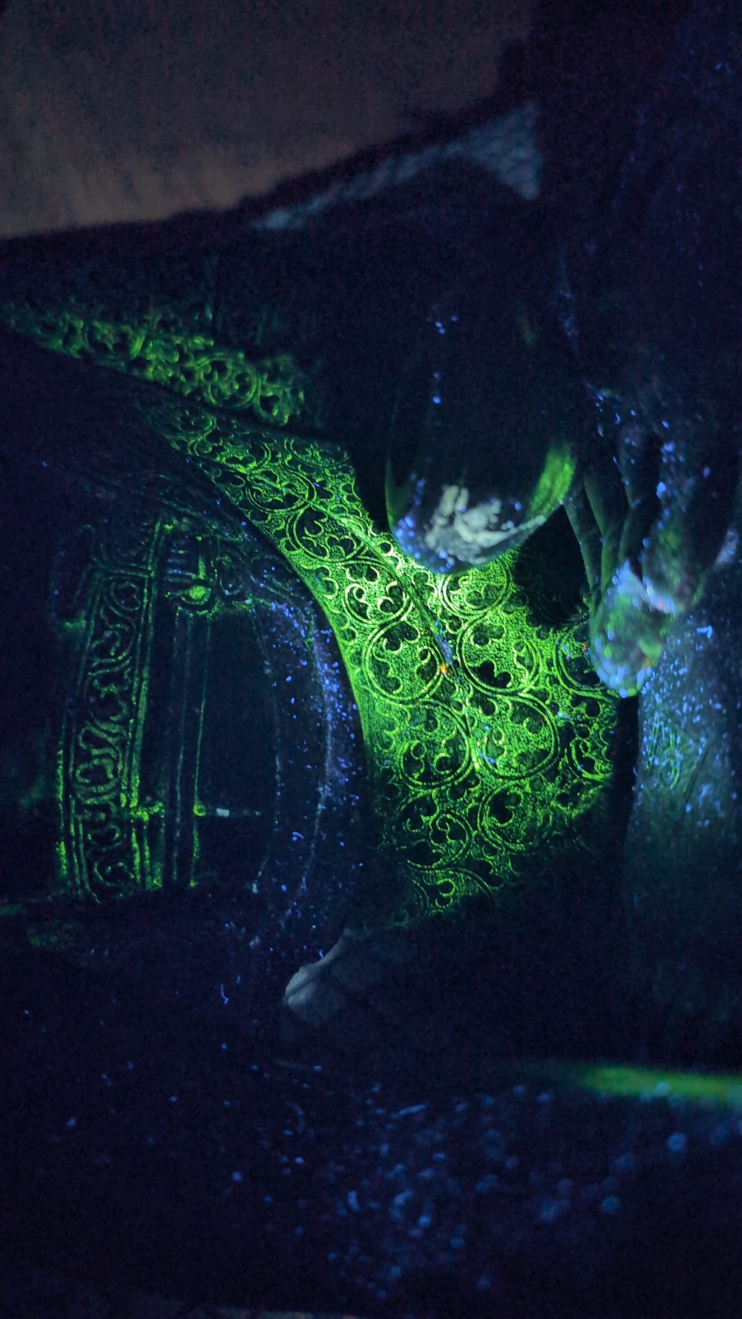 Ritual resins UV fluorescence test organic material historical Buddhism.