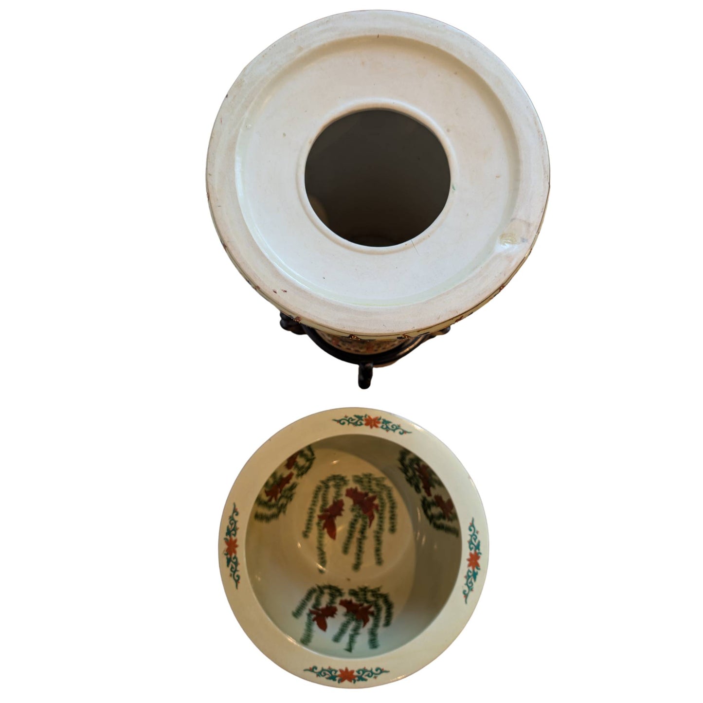 Antique Satsuma pedestal vase from the early Taisho period with floral motifs.
